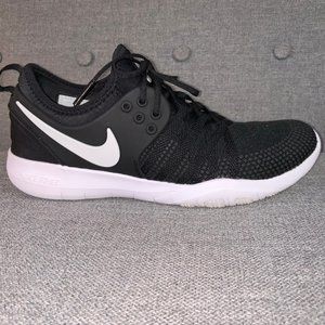 Black and White WOMENS NIKE FREE TR 7 Size 7